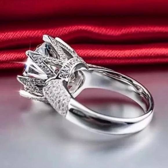 S925 5 CT Solitaire Simulated Diamond Crown Ring - Picture 3 of 6